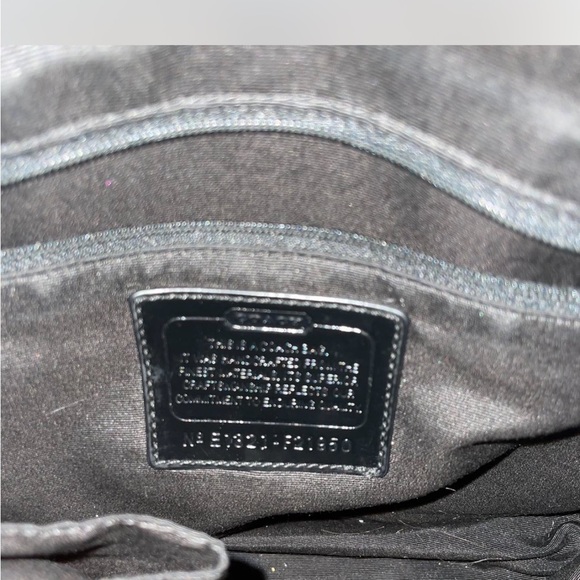 Elegant Black and Cream Tote Bag - Picture 2 of 3